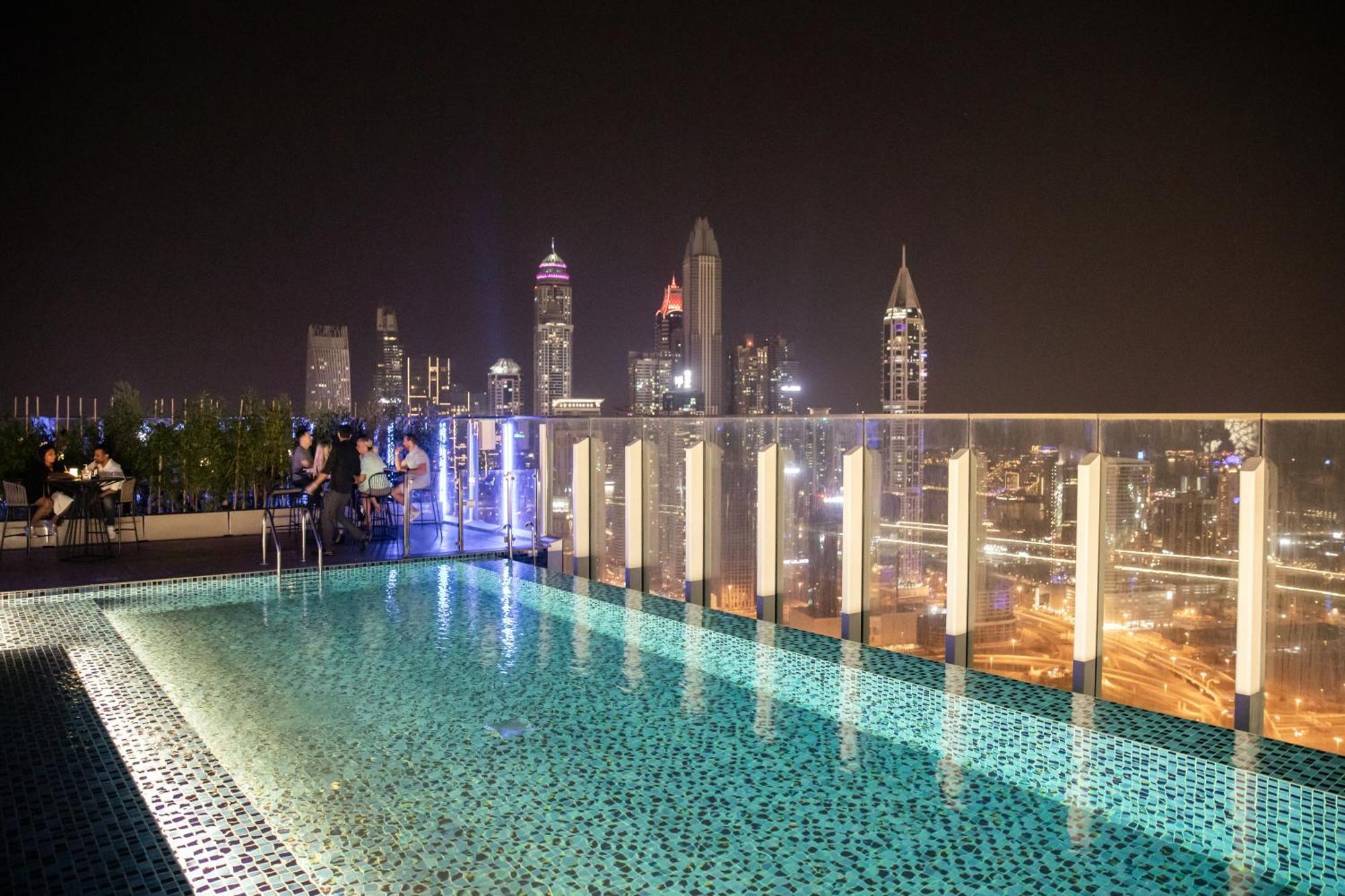 Taj Jumeirah Lakes Towers Dubai Esterno foto